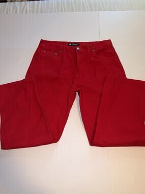 Akademiks red jeans feature a classic five-pocket construction